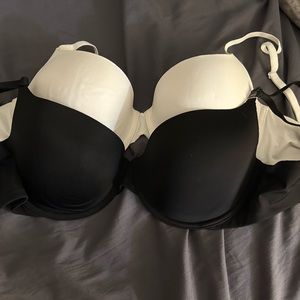 Victoria’s Secret bras 36D
